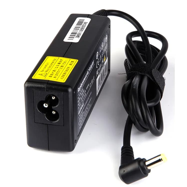 Carregador de laptop Lenovo 20V, 
 65W e 3.25A ponta fina amarela.