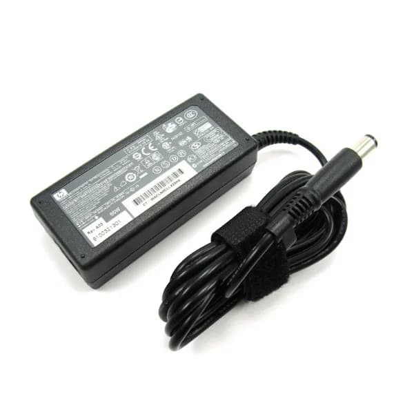 Carregador de laptop HP 18V, 
 65W e 3.5A ponta grossa.