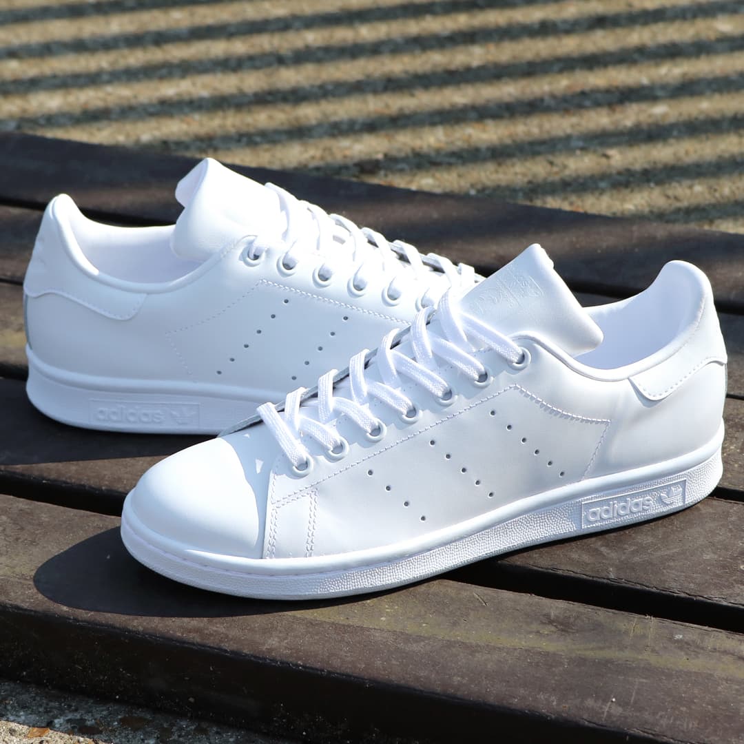 stan smith da marca Adidas, Disponível no Número 40, Em Cor  Branco, Conta Com Material sintético, e Recomenda-se para uso social
