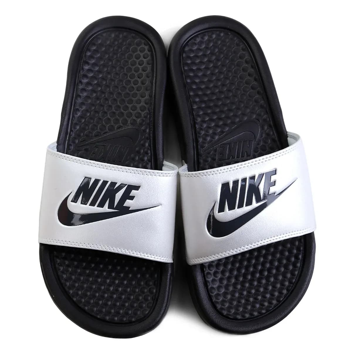 O Chinelo Masculino Nike, modelo fechado, foi feito para quem busca praticidade e estilo. Ideal para o dia a dia, momentos tropical este calçado combina versatilidade e resistência