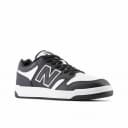 480 da marca New Balance, Disponível no Número 39, Em Cor  Preto, Conta Com Material sintético, e Recomenda-se para uso casual