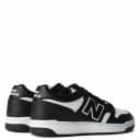 480 da marca New Balance, Disponível no Número 39, Em Cor  Preto, Conta Com Material sintético, e Recomenda-se para uso casual