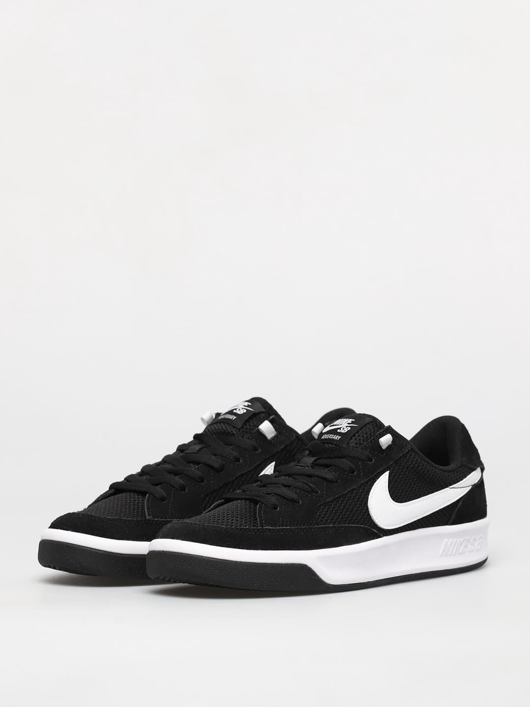  SB adversary da marca Nike, Disponível no Número 43, Em Cor  Preto, Conta Com Material tecido, e Recomenda-se para uso social